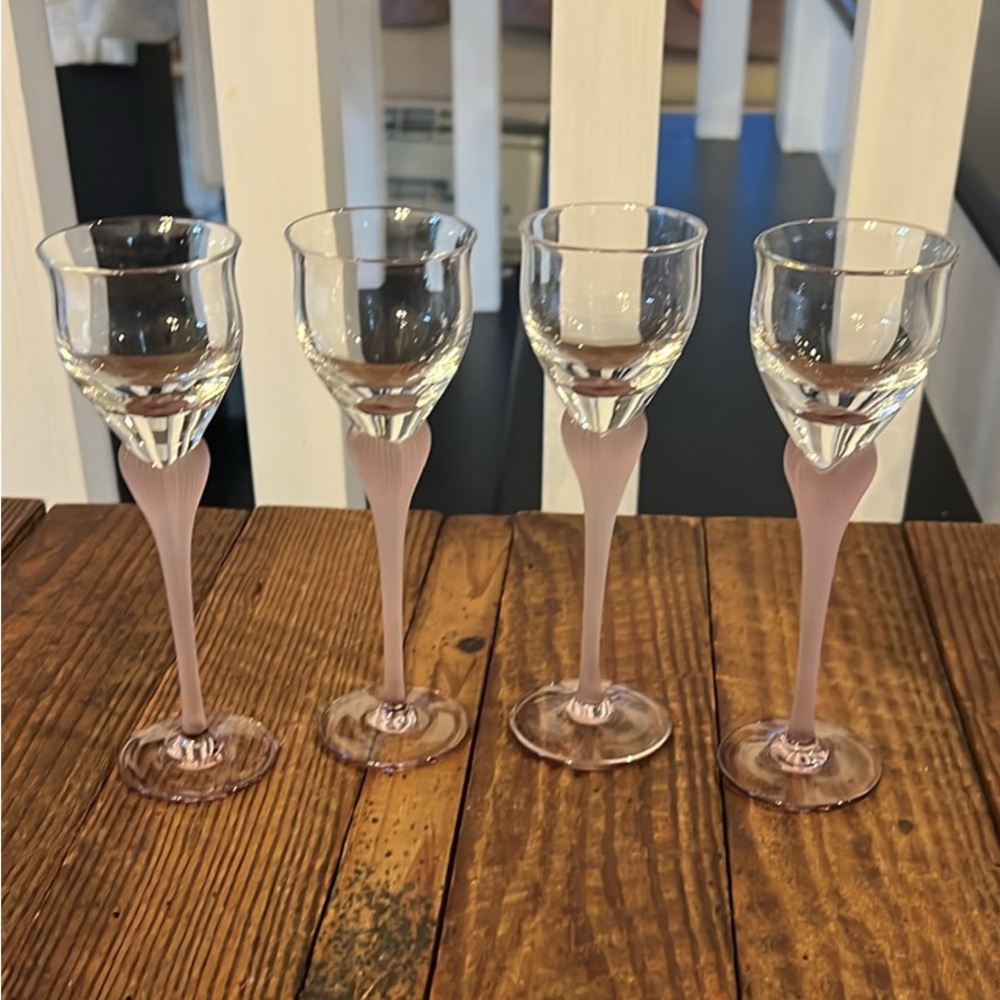 Vintage Set of Amethyst Stemmed Wine and Liqueur Glasses (8) - Picture 6 of 7